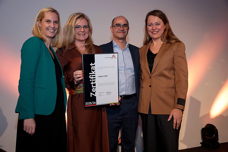 Foto der Verleihung des Zertifikats „Leitbetriebe Austria“ an Amgen Österreich